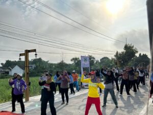 CAR FREE DAY DI DALAN ANYAR KEBONAGUNG, MERIAHKAN HARI MINGGU DENGAN SENAM DAN BAZAR UMKM